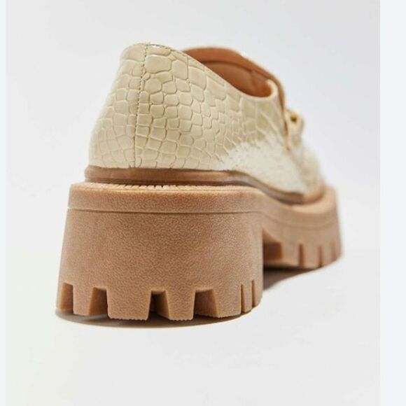 UO cream Lugged Croc Print Modern Chic Glam Hip Platform Loafer sz 8 - Picture 4 of 12